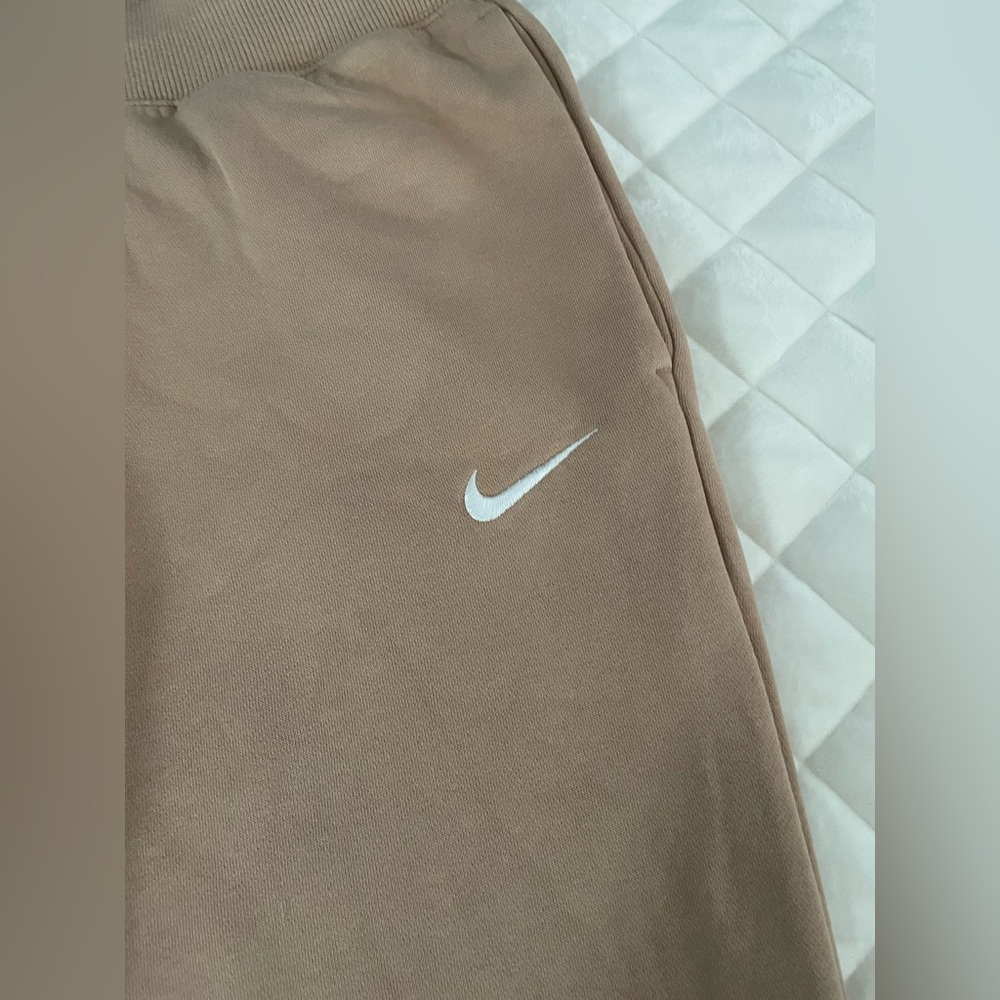 Women’s Nike Pheonix Beige Sweatpants - Picture 4 of 4